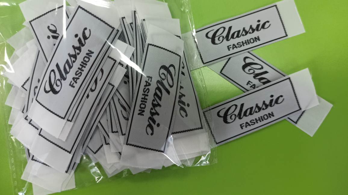 Лейбл вышитый CLASSIK белый 100 штук